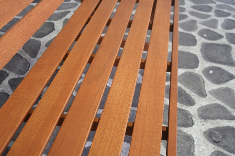 Banc de jardin en teck Meranti