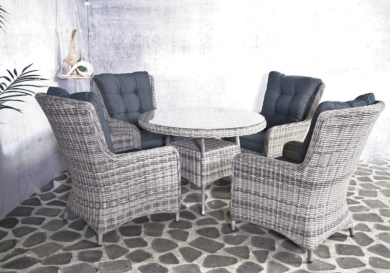 <BIG><B>Wicker Westminster dining table</B></BIG>