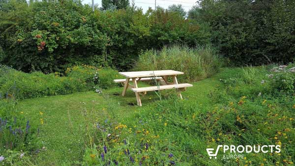 douglas hout tafel buitentafel massieve douglas picknicktafel in een tuin