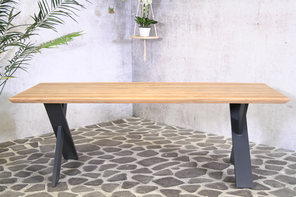 <BIG><B>Table en teck Preston 220 cm</B></BIG>
