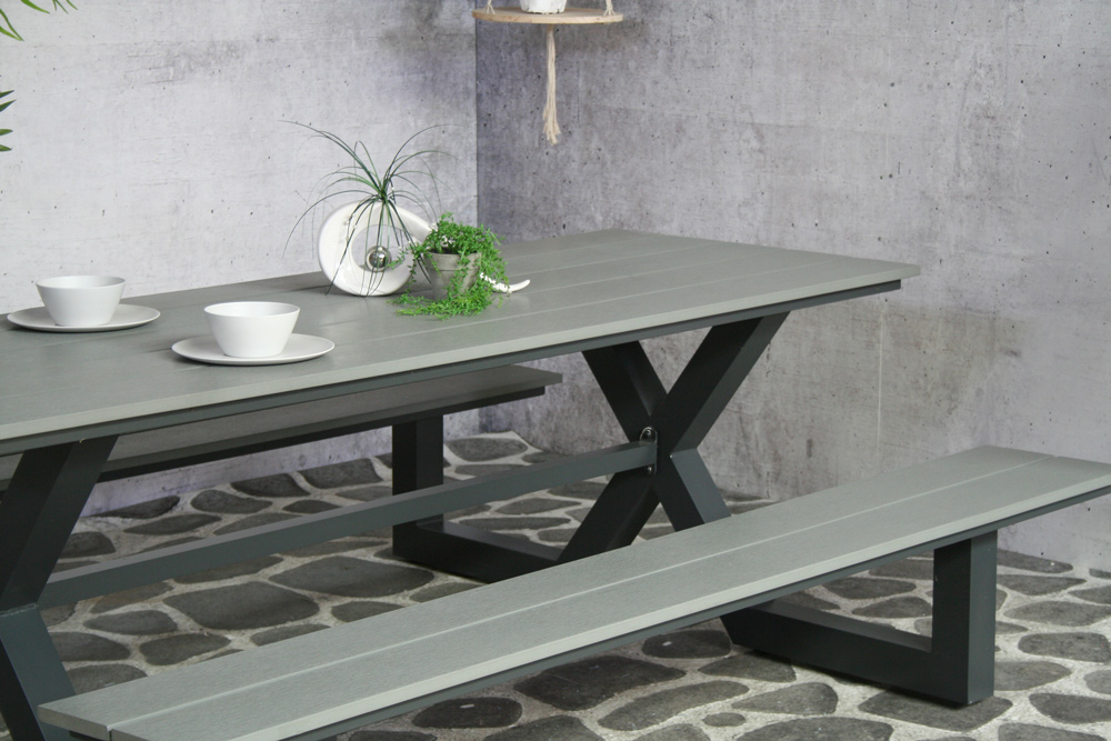 <BIG><B>Table de pique-nique grise Cujam 210 cm (aluminium)</B></BIG>