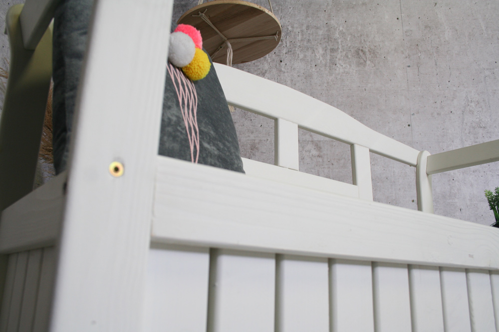 <BIG><B>Banc de jardin Yinke 113 cm blanc</B></BIG>